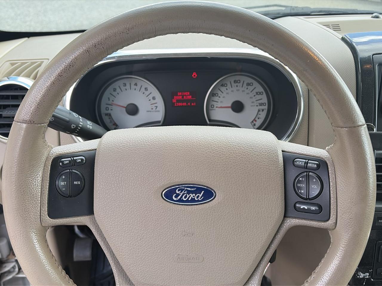 Ford Explorer Sport Trac photo 15