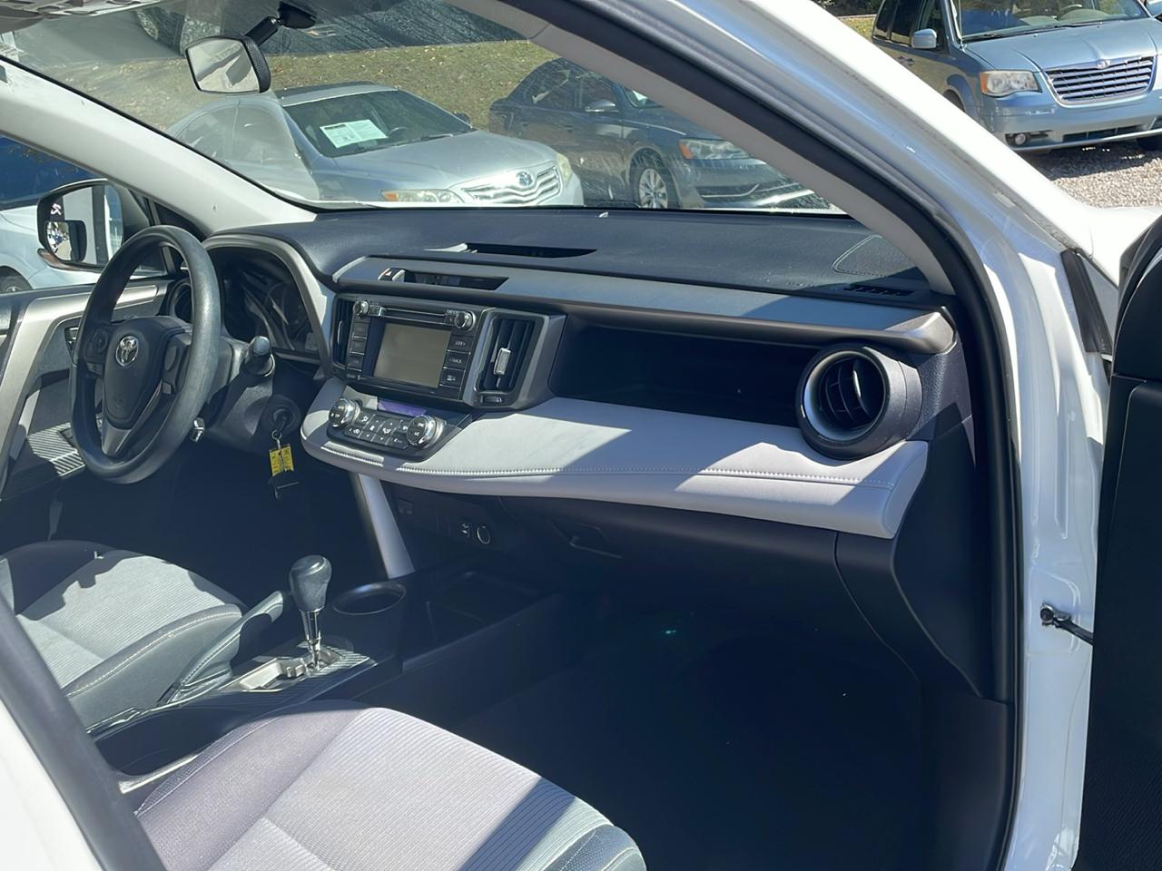 Toyota RAV4 FWD 4dr XLE (Natl) 2015