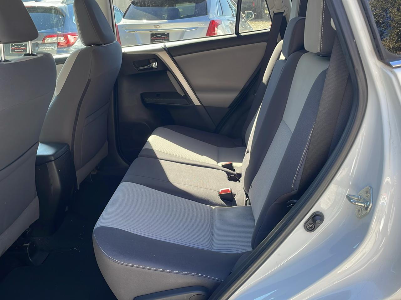 Toyota RAV4 FWD 4dr XLE (Natl) 2015