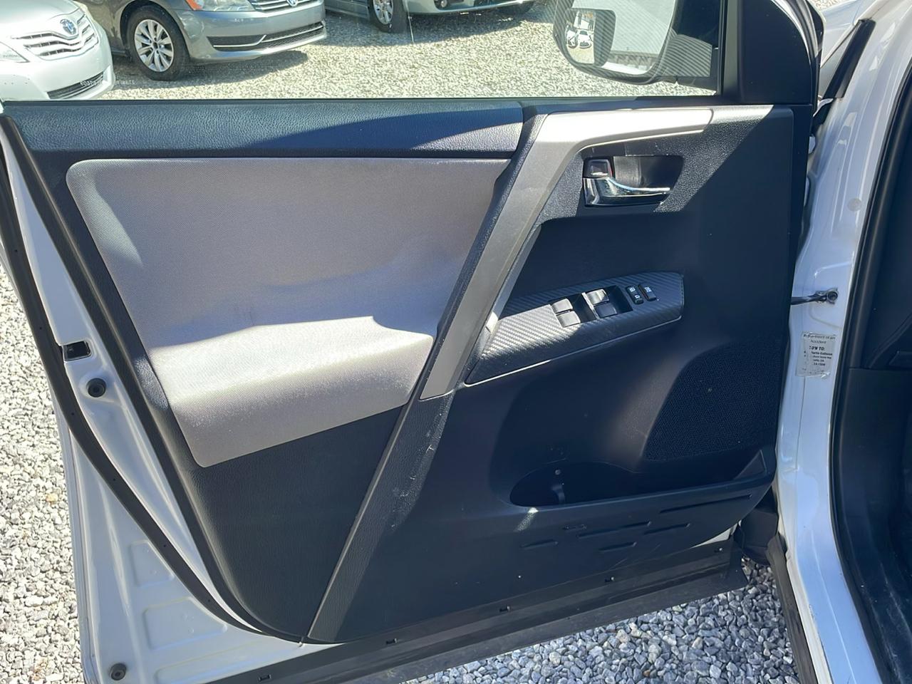 Toyota RAV4 FWD 4dr XLE (Natl) 2015