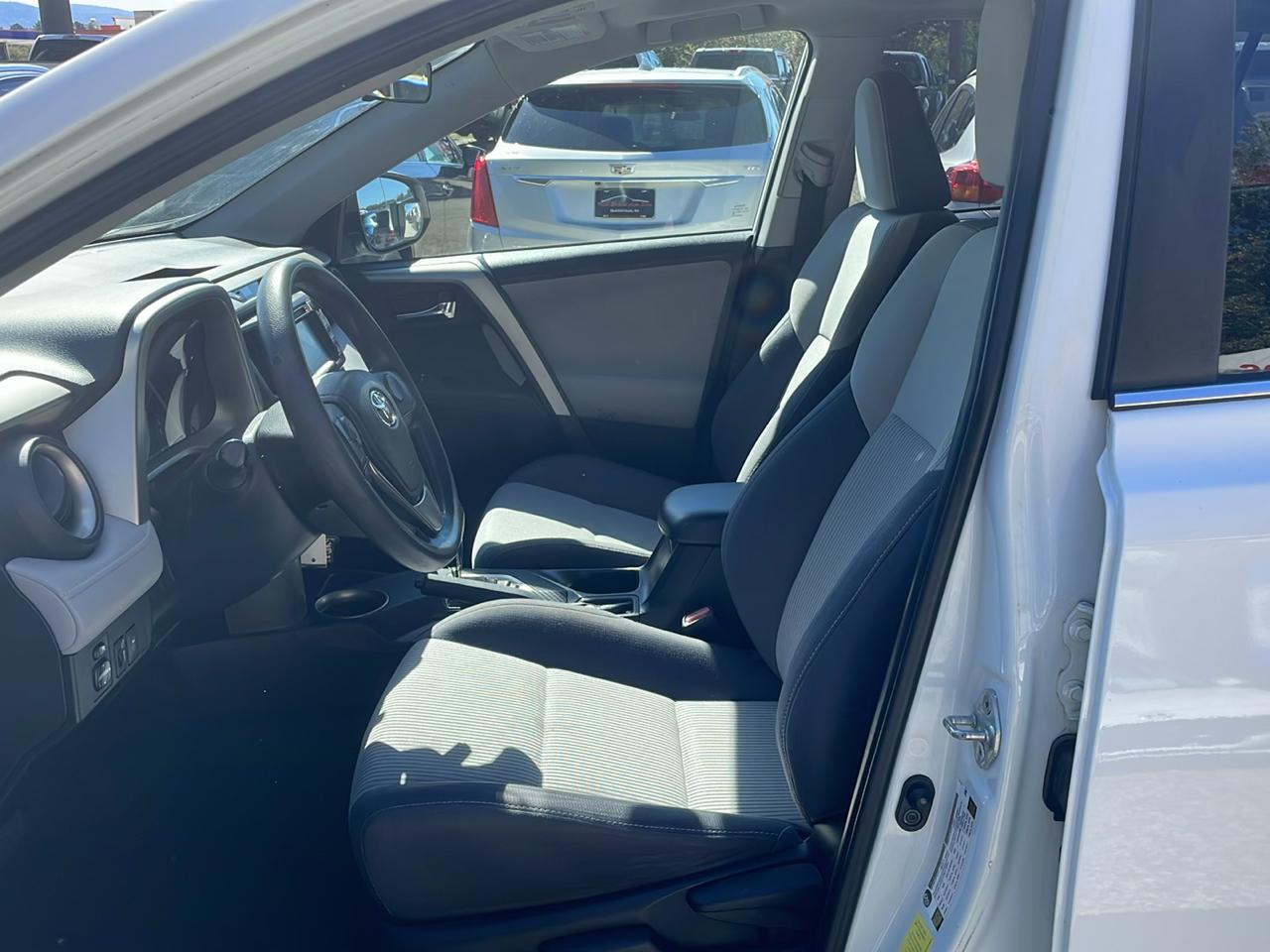 Toyota RAV4 FWD 4dr XLE (Natl) 2015