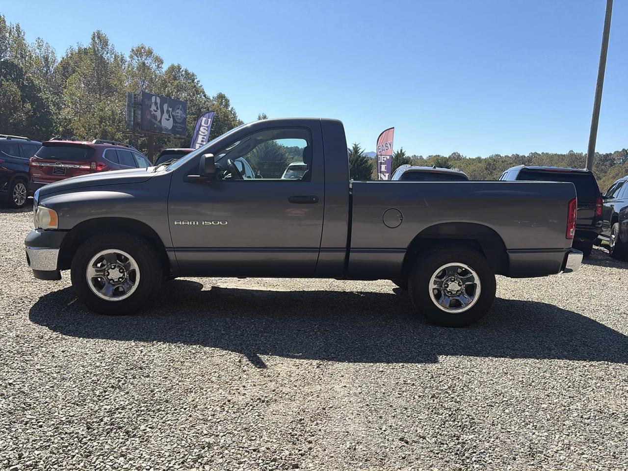 Dodge Ram 1500 2dr Reg Cab 120.5" WB ST 2004