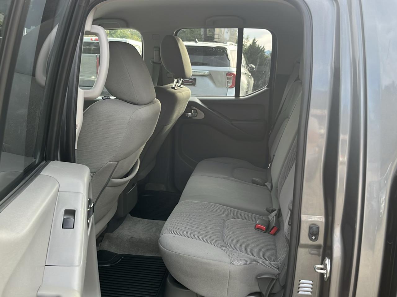 Nissan Frontier Crew Cab 4x4 SV V6 Auto 2018