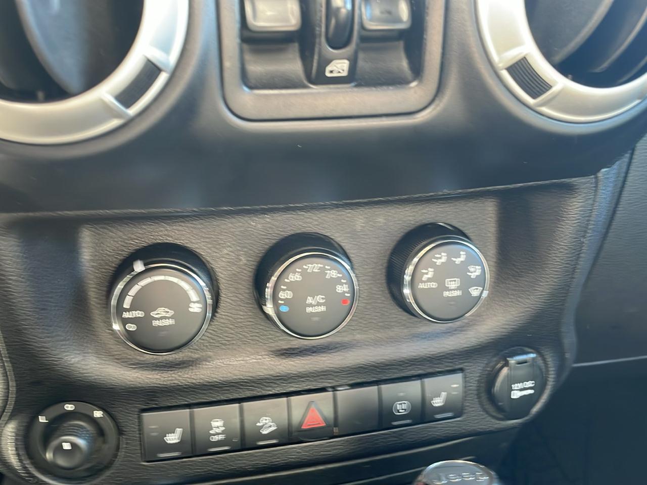 Jeep Wrangler Unlimited 4WD 4dr Sahara 2014