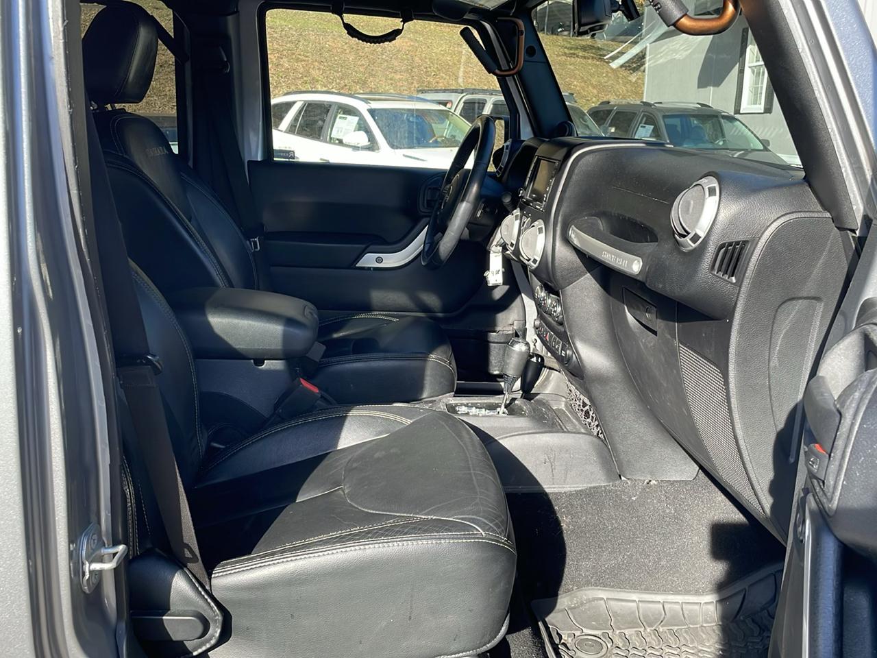 Jeep Wrangler Unlimited 4WD 4dr Sahara 2014