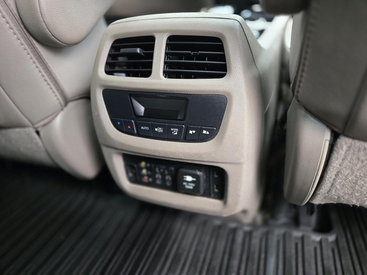 Honda Pilot 2WD 4dr Touring w/RES & Navi 2016