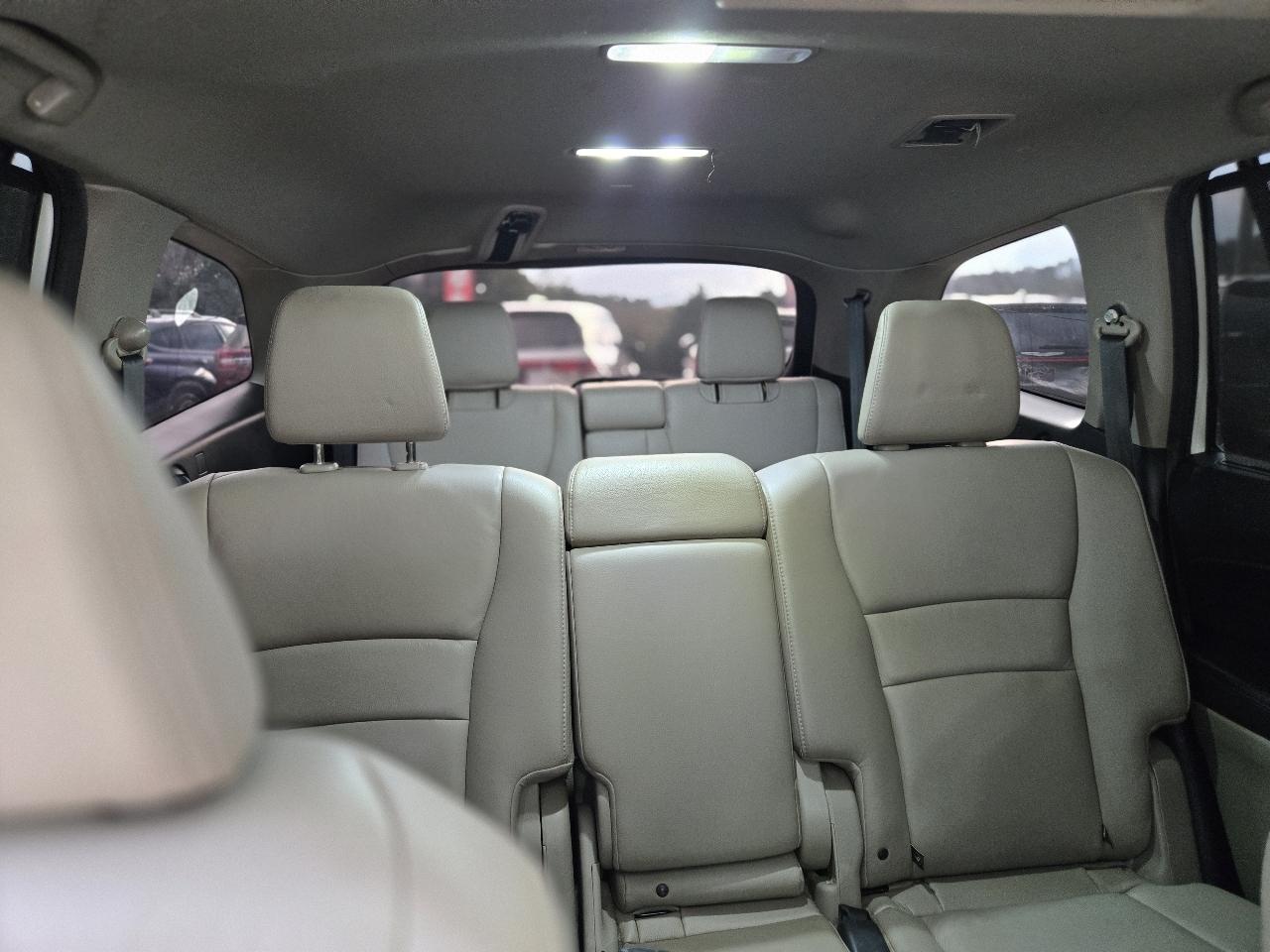 Honda Pilot 2WD 4dr Touring w/RES & Navi 2016