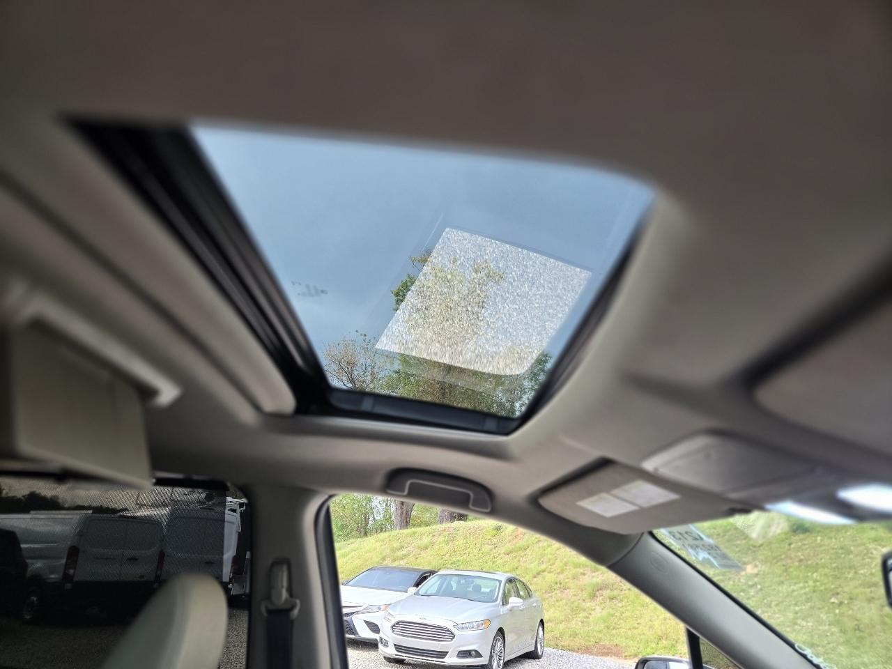 Honda Pilot 2WD 4dr Touring w/RES & Navi 2016
