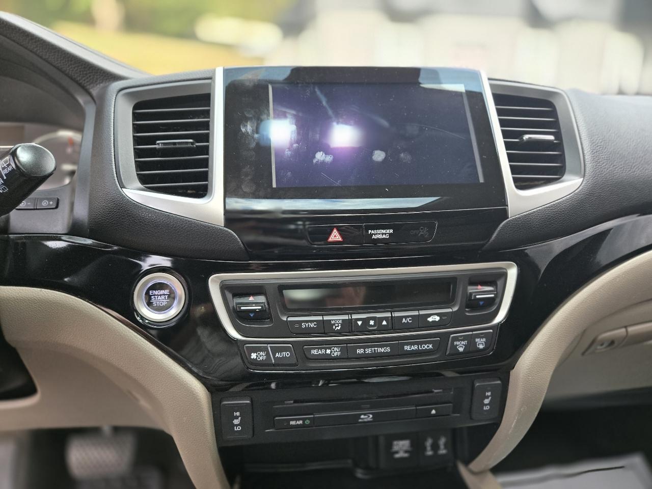 Honda Pilot 2WD 4dr Touring w/RES & Navi 2016