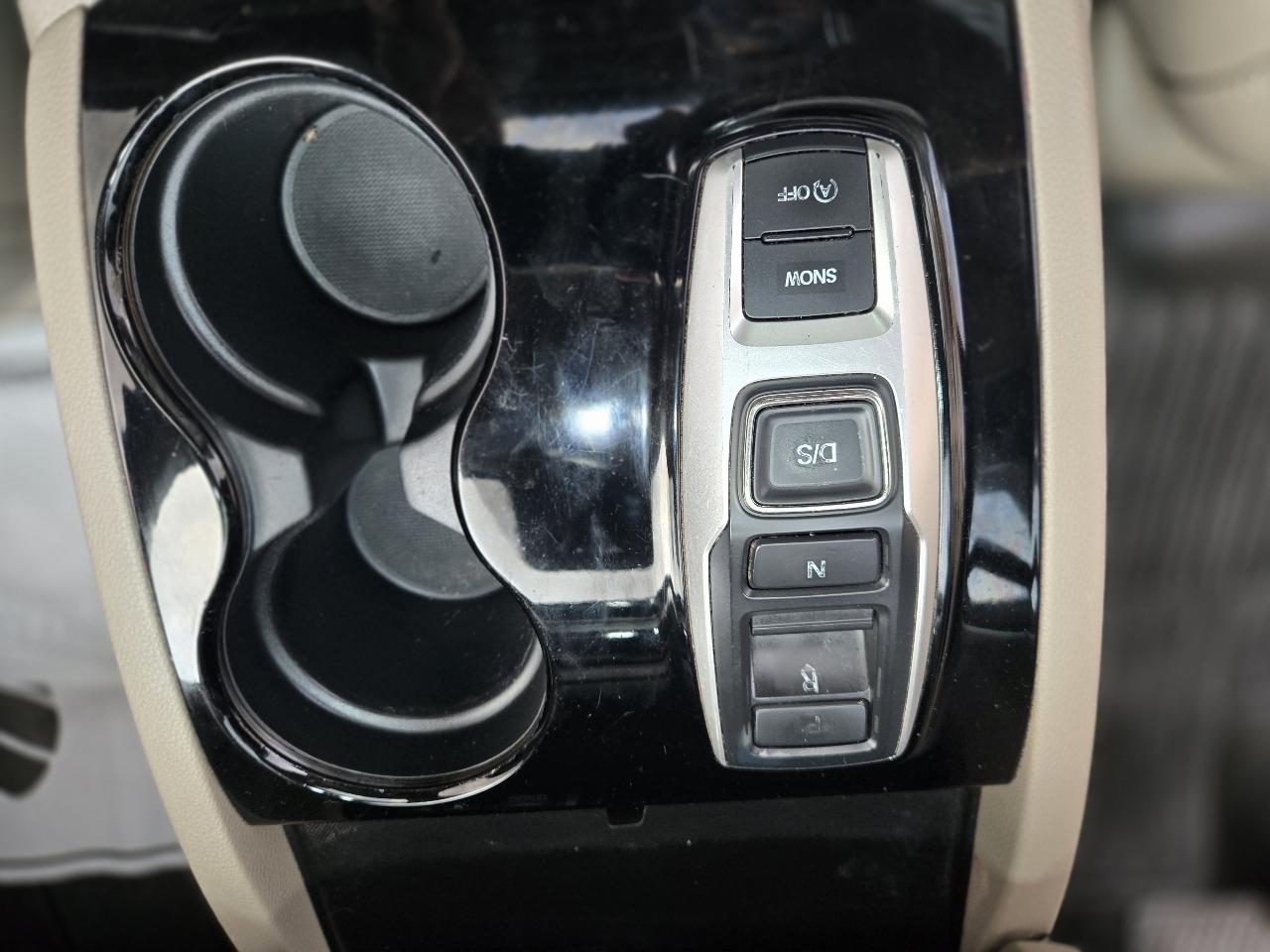 Honda Pilot 2WD 4dr Touring w/RES & Navi 2016
