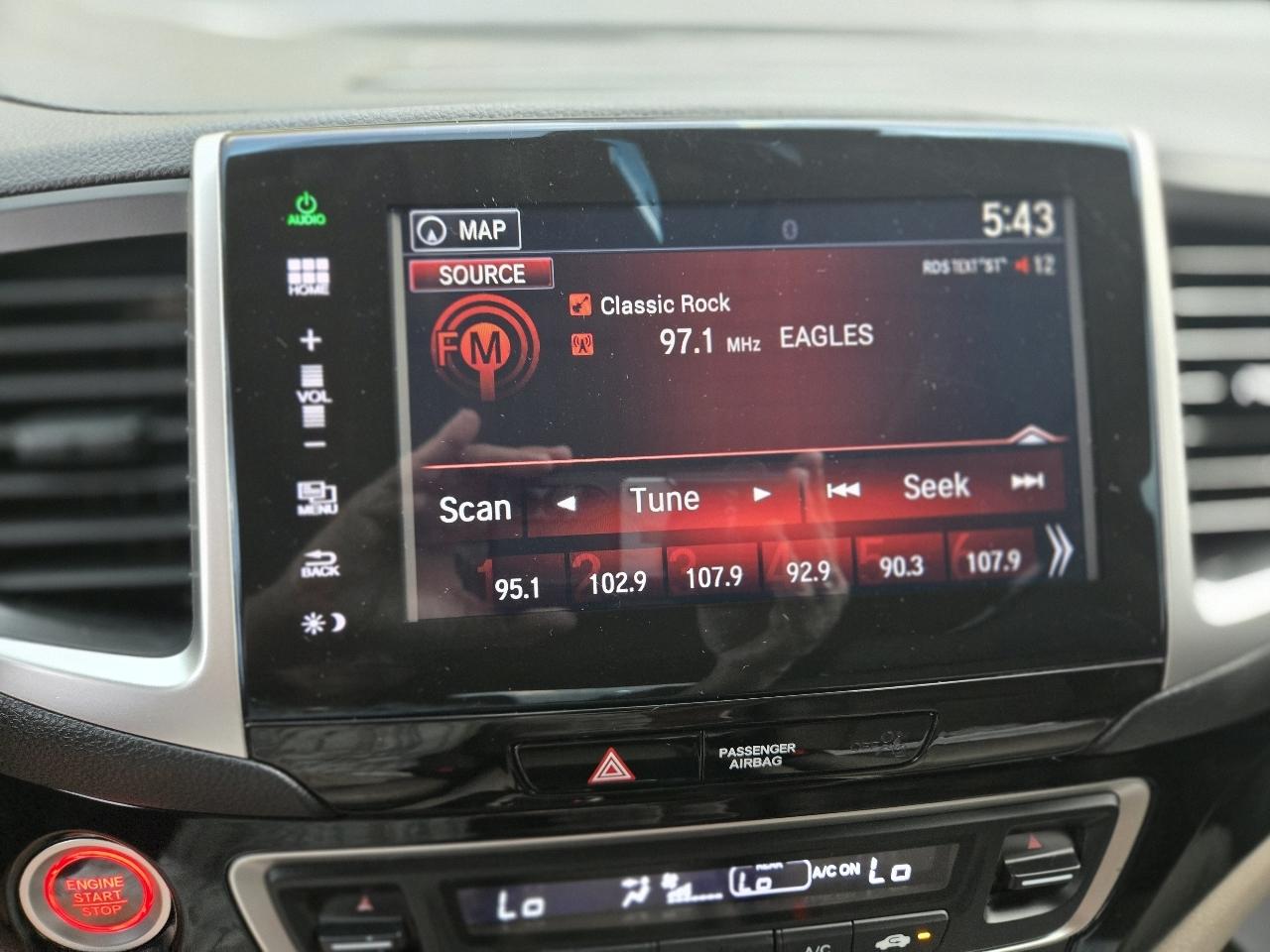 Honda Pilot 2WD 4dr Touring w/RES & Navi 2016