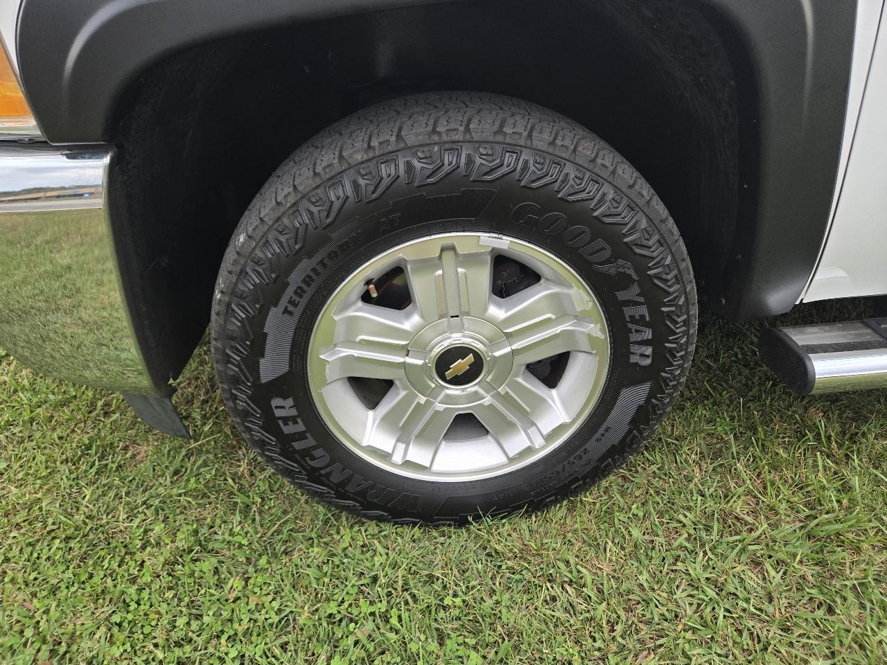 Chevrolet Silverado 1500 4WD Ext Cab 143.5" LT 2012
