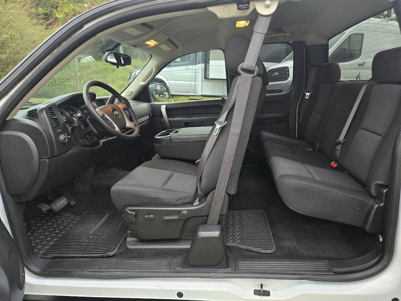 Chevrolet Silverado 1500 4WD Ext Cab 143.5" LT 2012