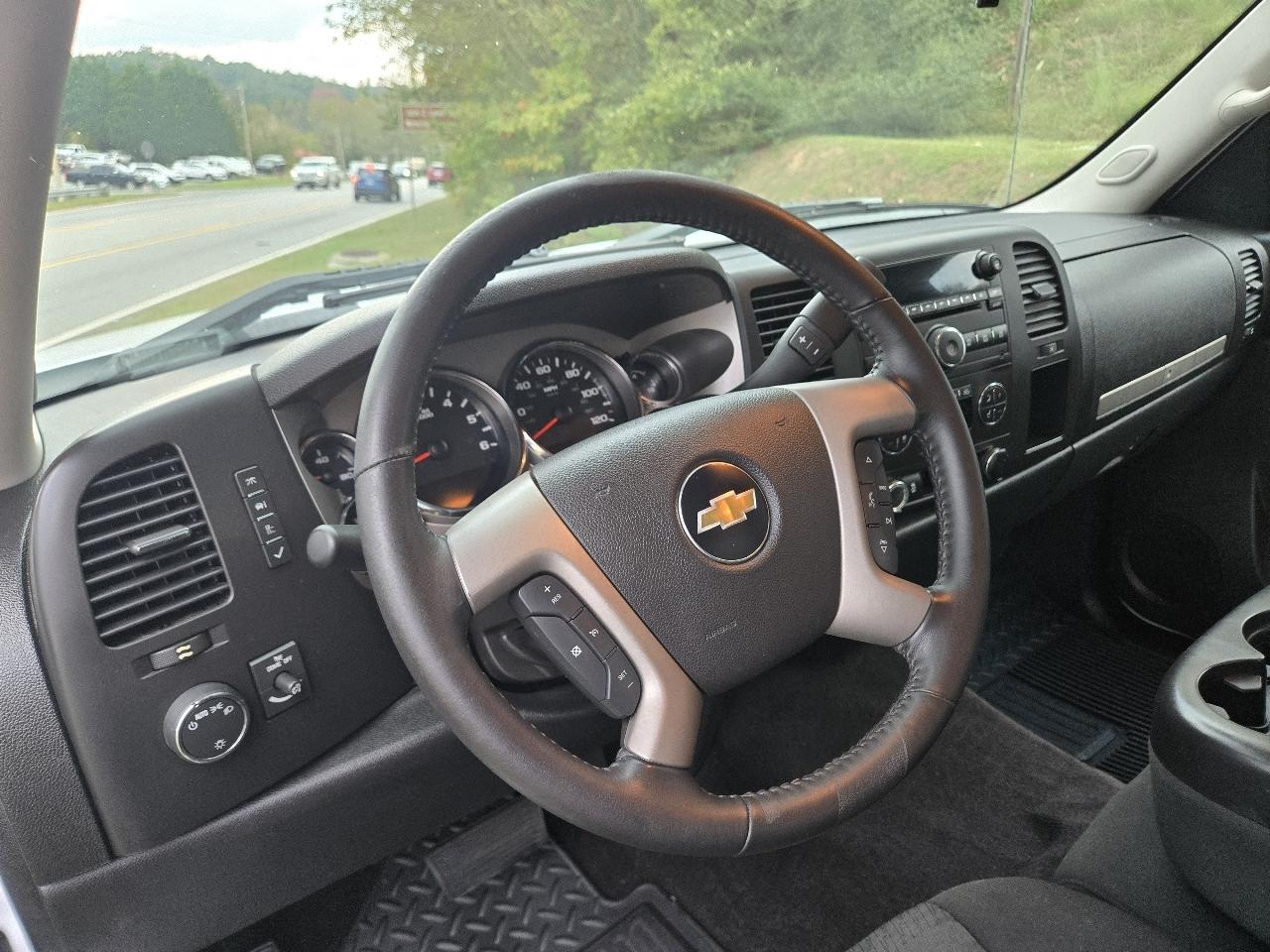 Chevrolet Silverado 1500 4WD Ext Cab 143.5" LT 2012
