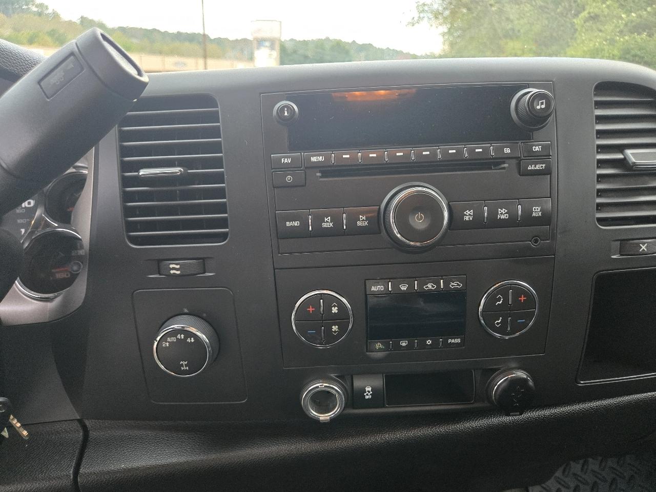 Chevrolet Silverado 1500 4WD Ext Cab 143.5" LT 2012