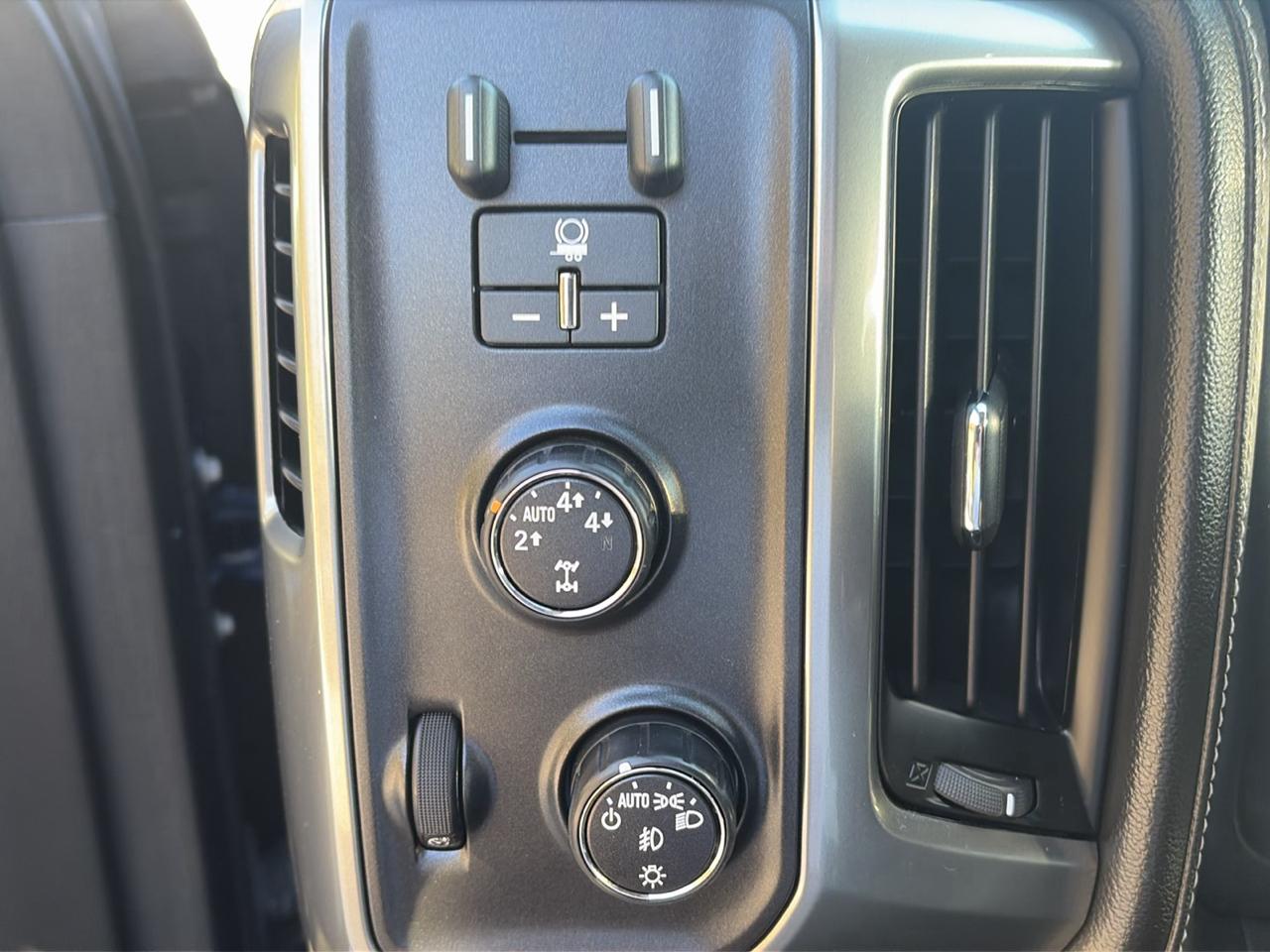 Chevrolet Silverado 1500 4WD Crew Cab 153.0" LTZ w/2LZ 2015
