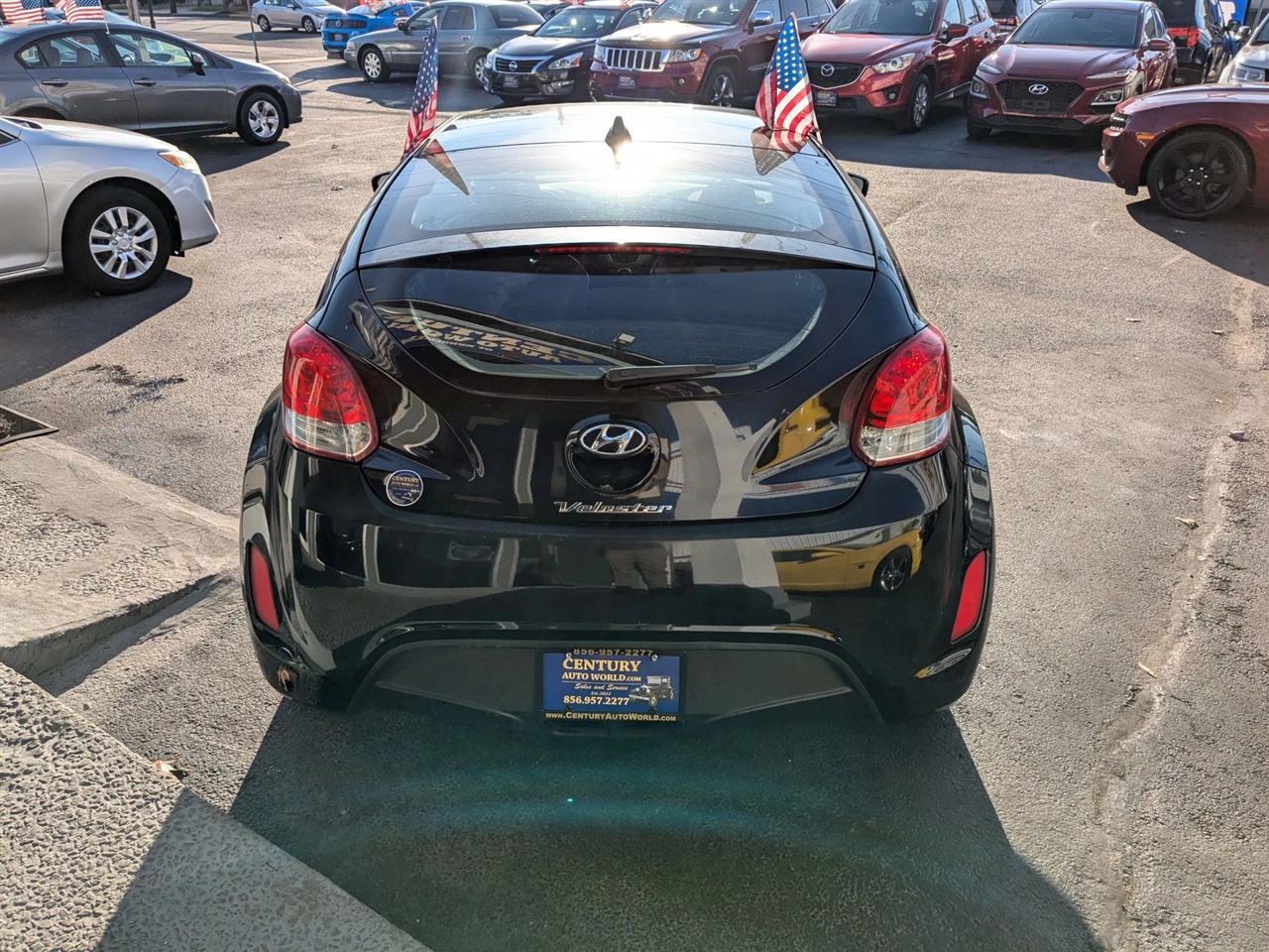 Hyundai Veloster Base 2012