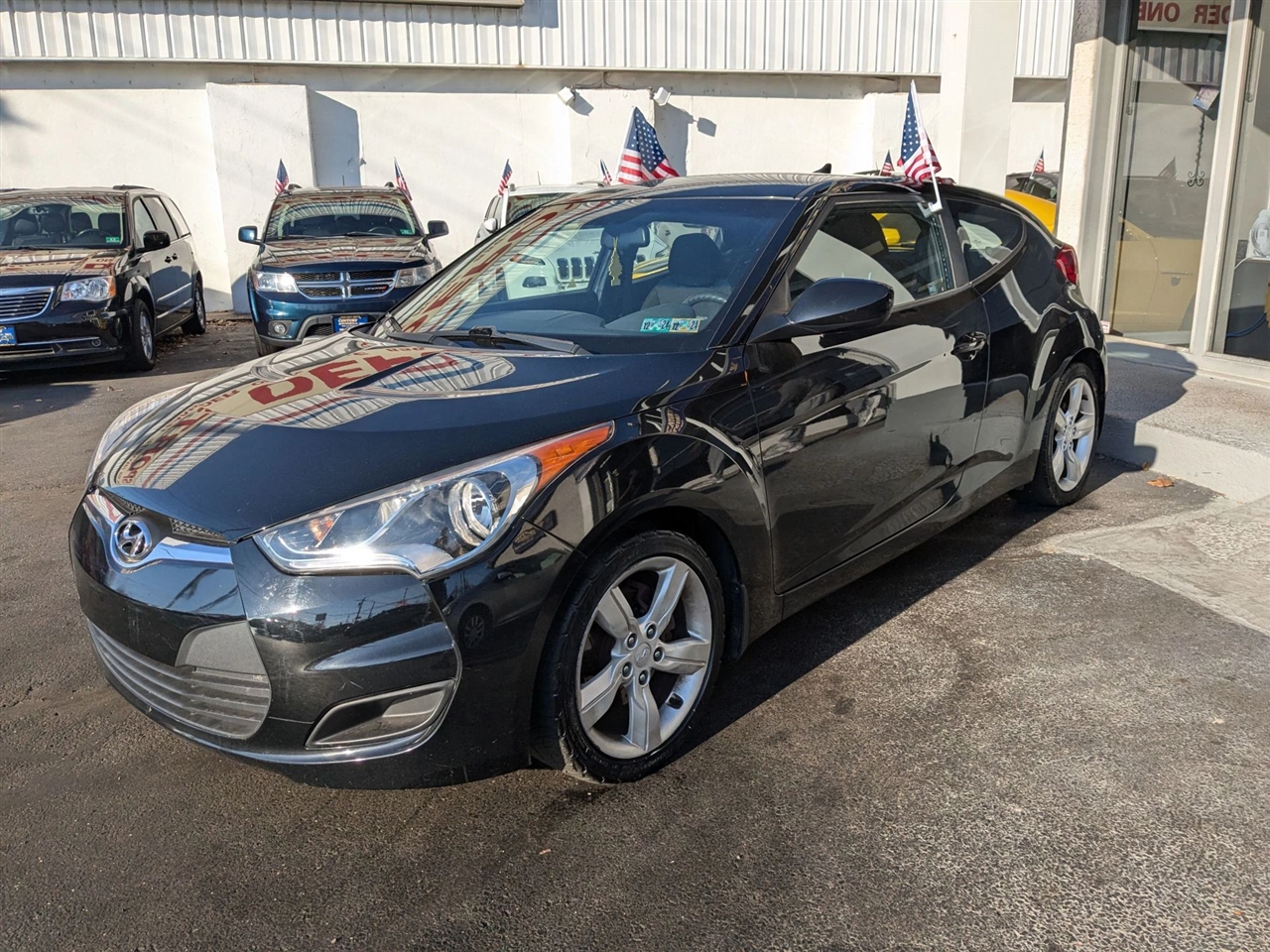 Hyundai Veloster Base 2012