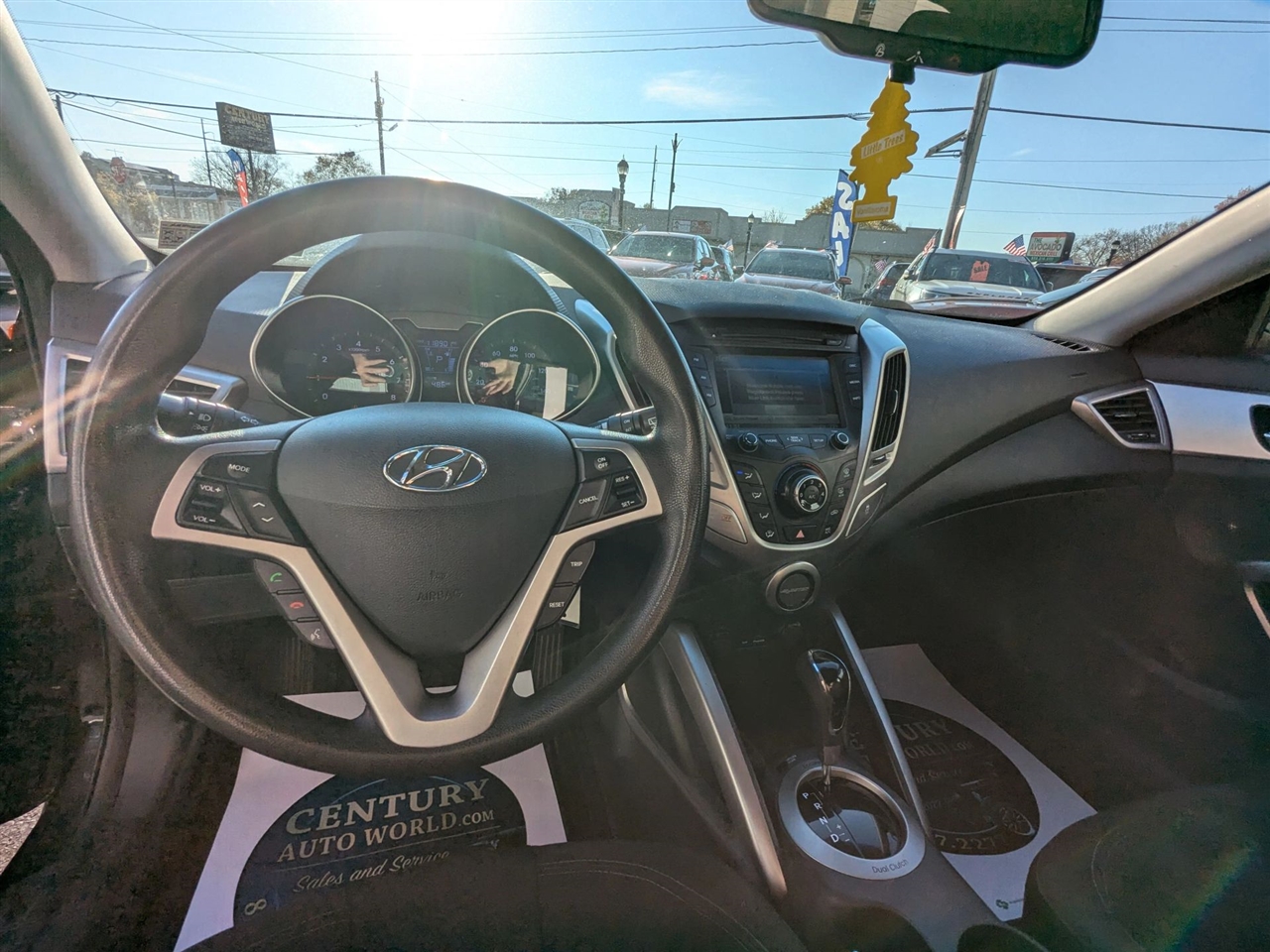 Hyundai Veloster Base 2012