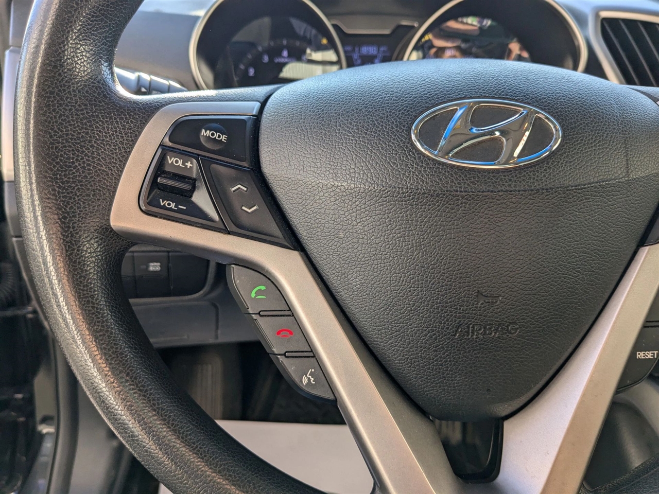 Hyundai Veloster Base 2012