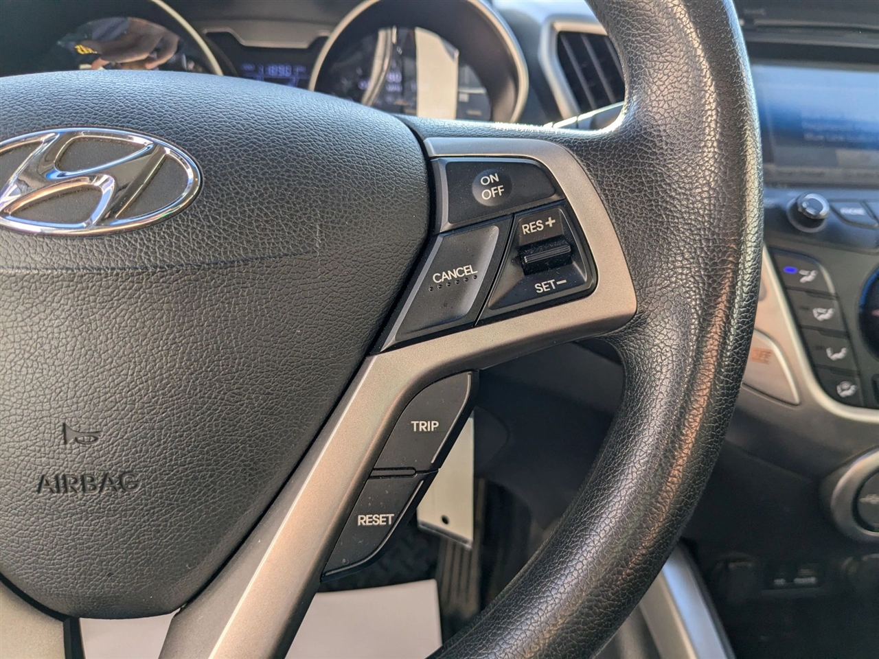 Hyundai Veloster Base 2012