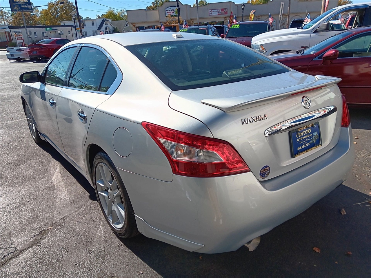 Nissan Maxima SV 2010