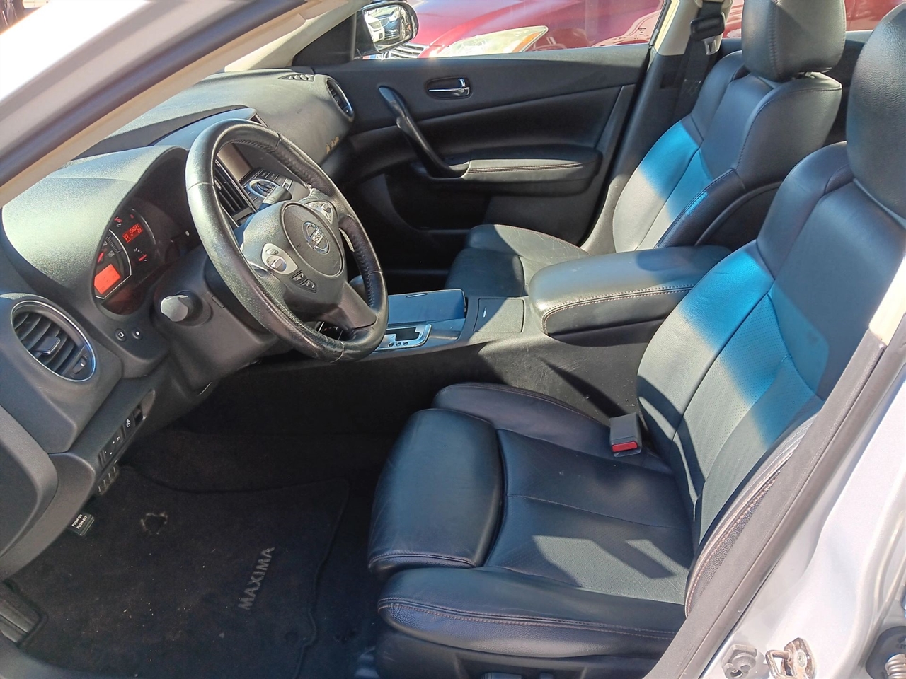 Nissan Maxima SV 2010