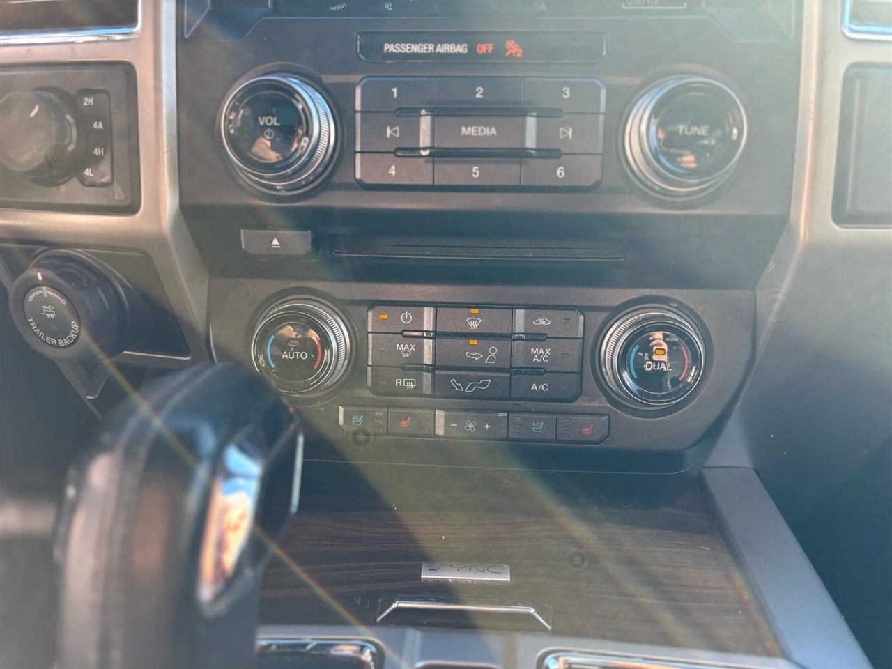 Ford F-150 Lariat SuperCrew 5.5-ft. Bed 4WD 2016