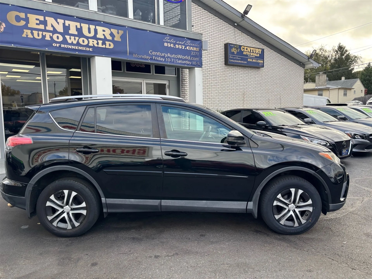 Toyota RAV4 LE AWD 2017