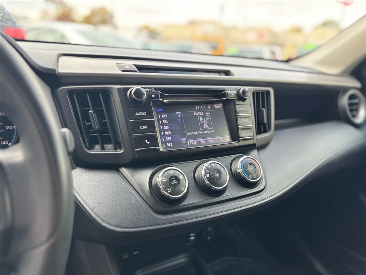 Toyota RAV4 LE AWD 2017