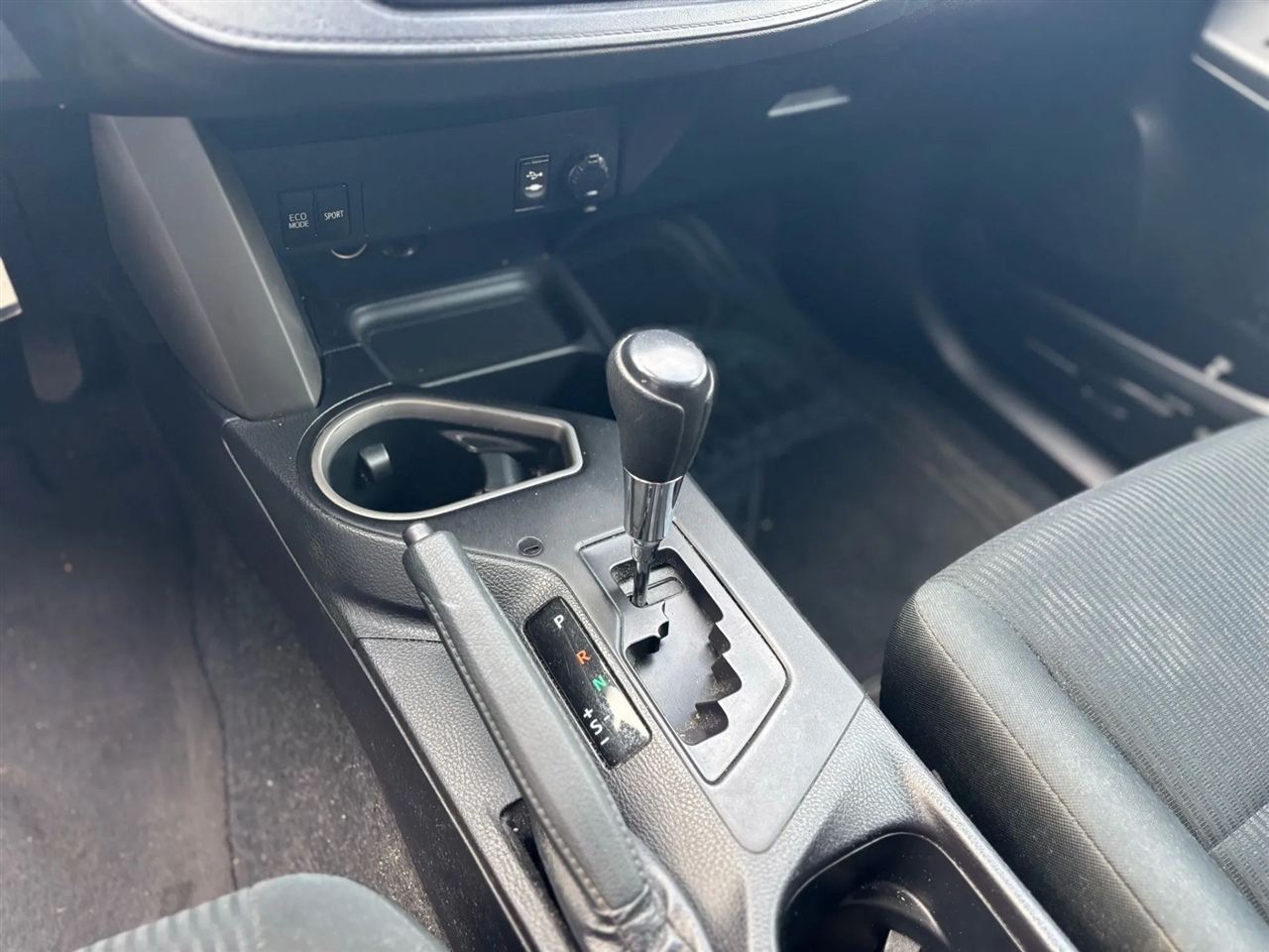 Toyota RAV4 LE AWD 2017