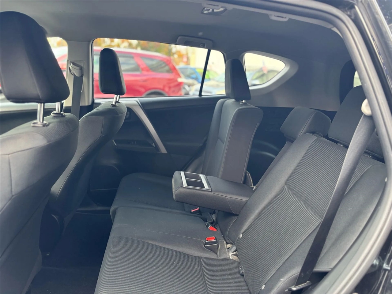 Toyota RAV4 LE AWD 2017