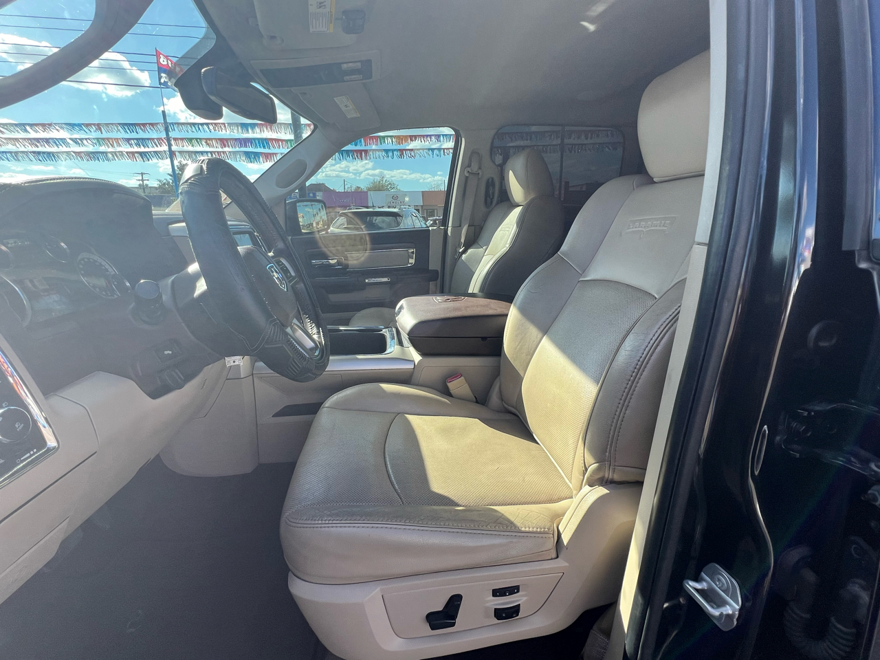 RAM 1500 Laramie Crew Cab SWB 2WD 2016 RAM 1500 Laramie Crew Cab SWB 2WD 2016