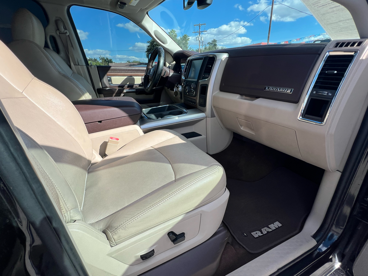 RAM 1500 Laramie Crew Cab SWB 2WD 2016 RAM 1500 Laramie Crew Cab SWB 2WD 2016