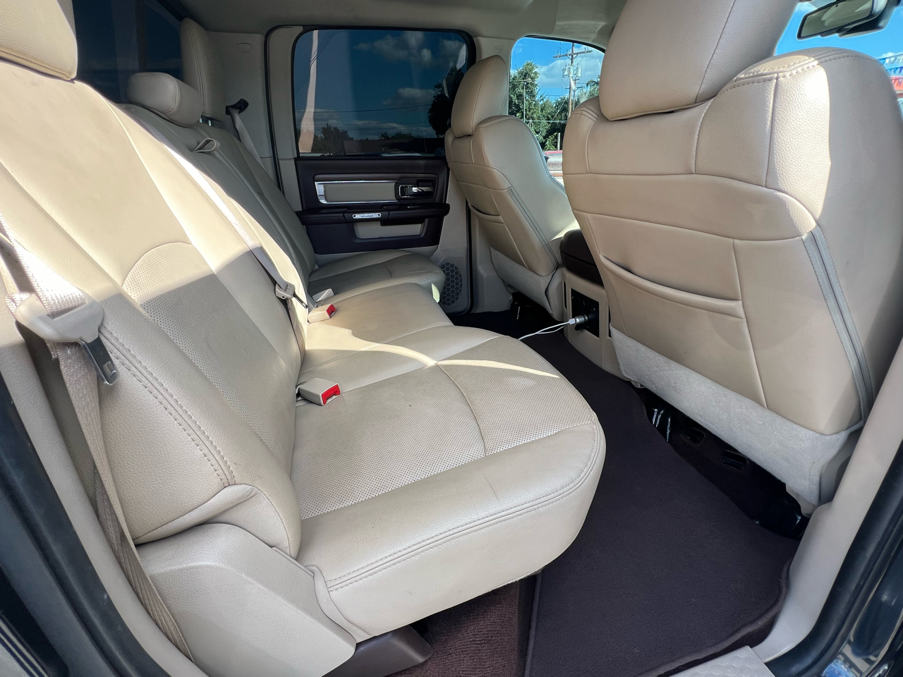 RAM 1500 Laramie Crew Cab SWB 2WD 2016 RAM 1500 Laramie Crew Cab SWB 2WD 2016