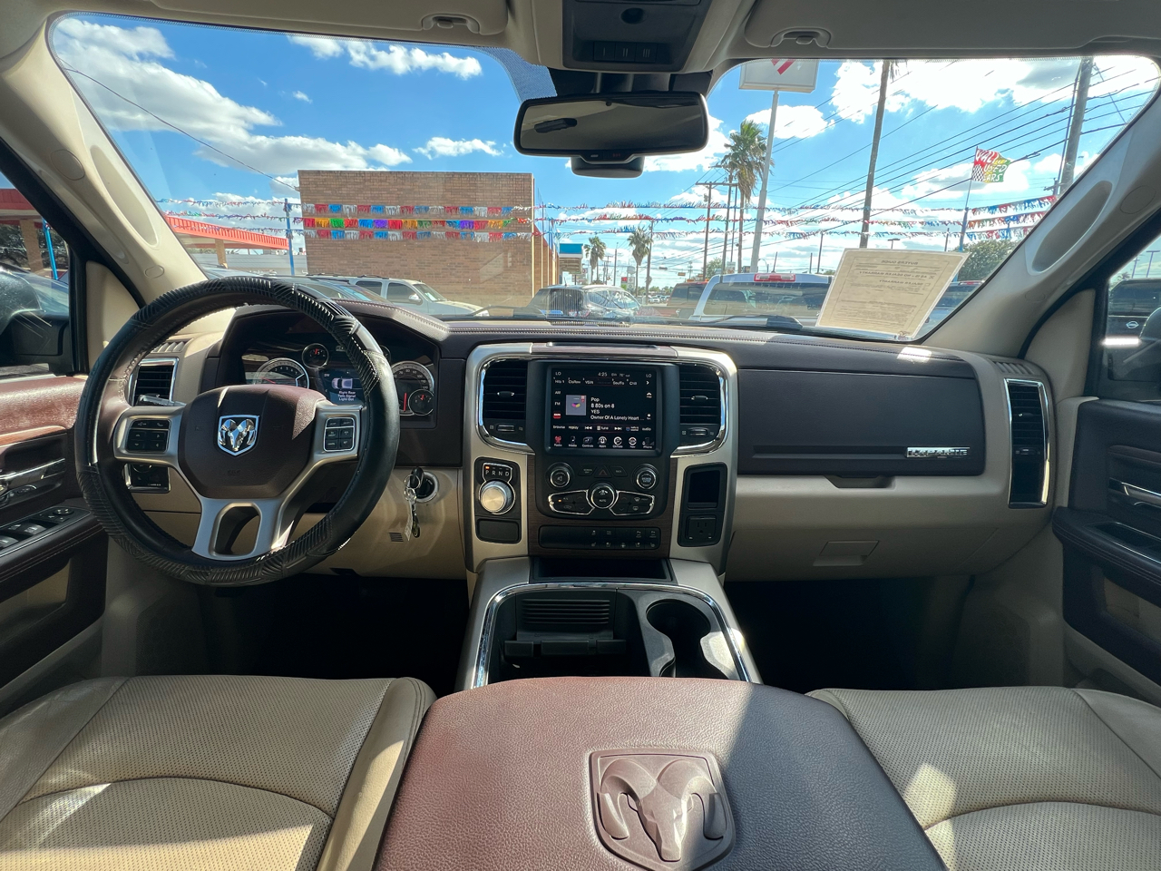 RAM 1500 Laramie Crew Cab SWB 2WD 2016 RAM 1500 Laramie Crew Cab SWB 2WD 2016