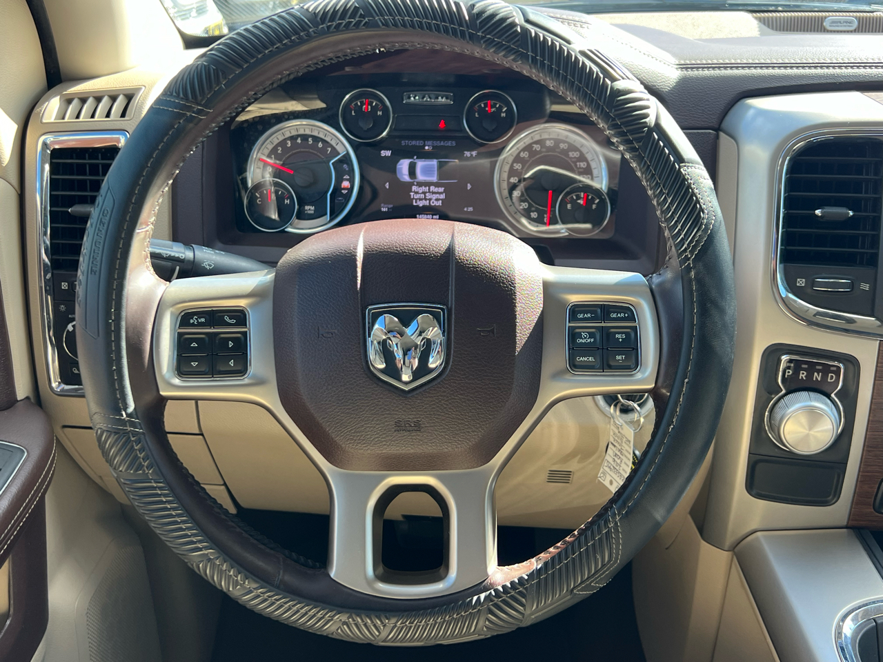 RAM 1500 Laramie Crew Cab SWB 2WD 2016 RAM 1500 Laramie Crew Cab SWB 2WD 2016