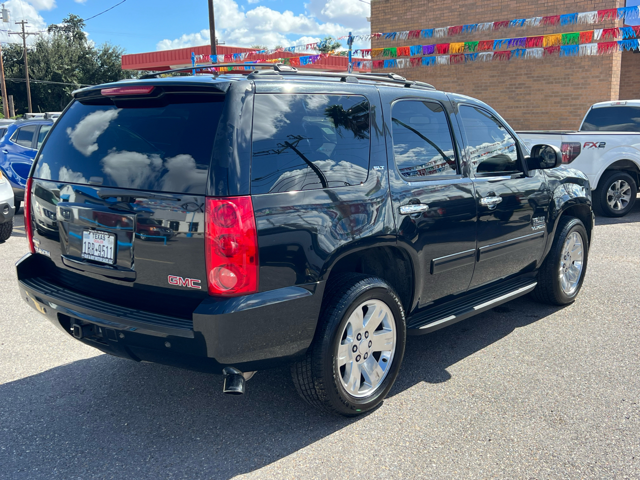 GMC Yukon SLT1 2WD 2011