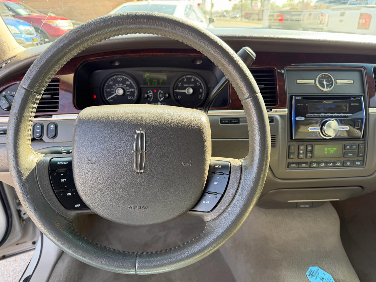 Lincoln Town Car Signature 2006