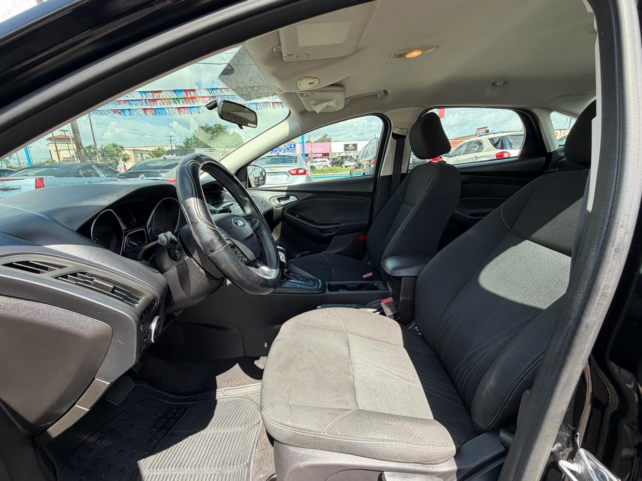 Ford Focus SE Sedan 2016