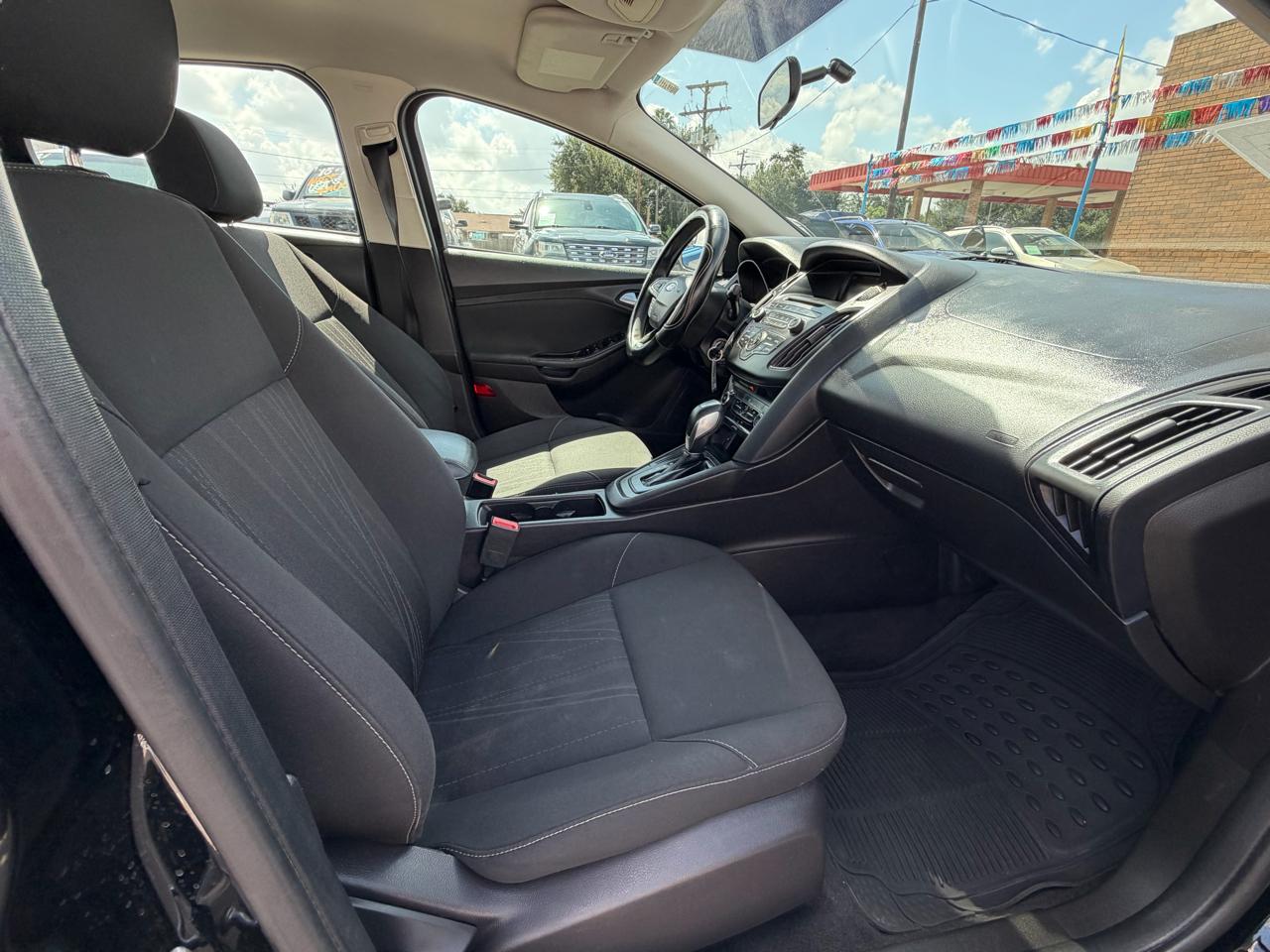 Ford Focus SE Sedan 2016