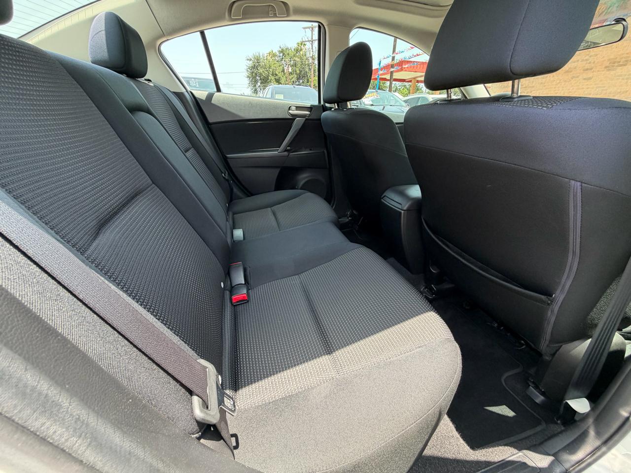 Mazda MAZDA3 i Touring 4-door 2012