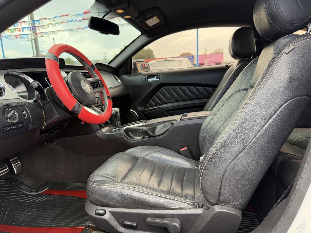 Ford Mustang V6 Coupe 2012
