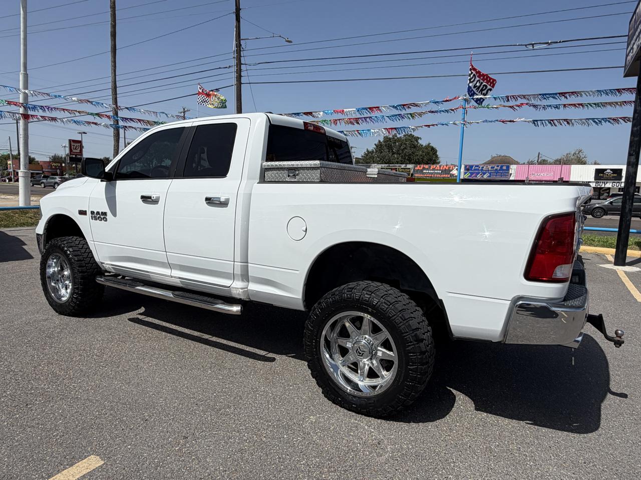 RAM 1500 SLT Quad Cab 4WD 2016