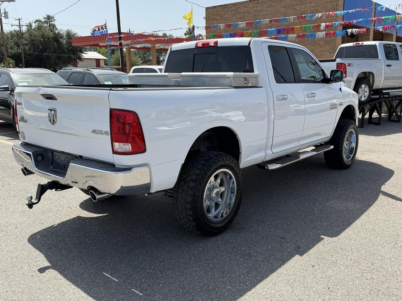 RAM 1500 SLT Quad Cab 4WD 2016