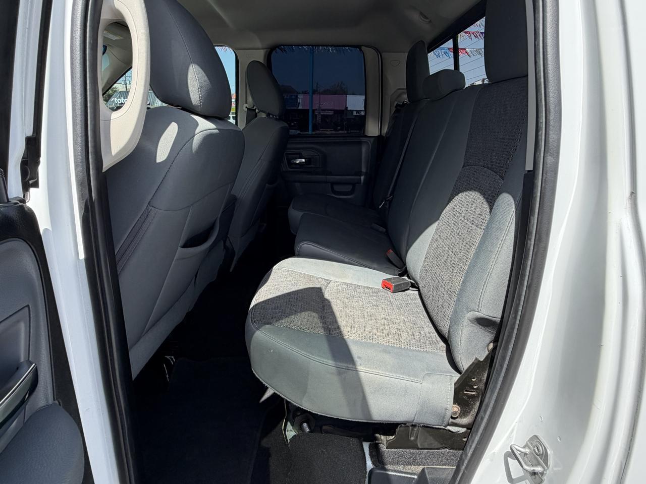 RAM 1500 SLT Quad Cab 4WD 2016