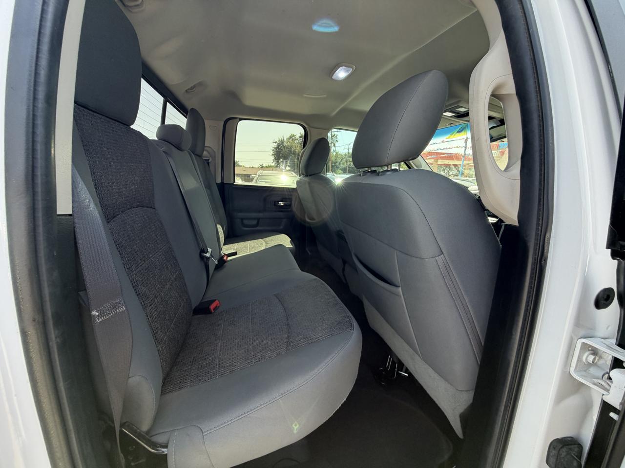 RAM 1500 SLT Quad Cab 4WD 2016