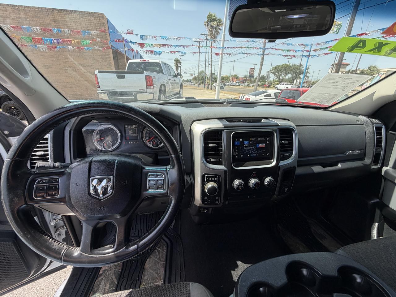 RAM 1500 SLT Quad Cab 4WD 2016