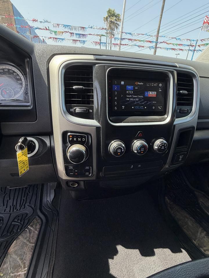 RAM 1500 SLT Quad Cab 4WD 2016