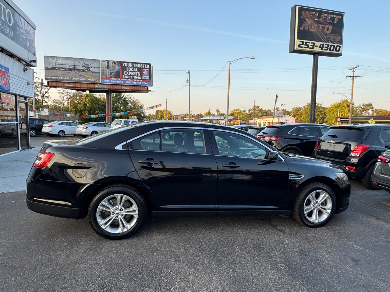2016 Ford Taurus SEL photo 4